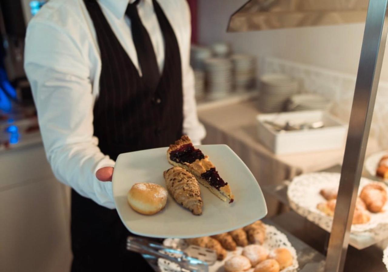 Hotel Ardea 리치오네 외부 사진